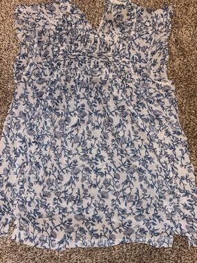 beachlunchlounge White Top with Blue Floral Print